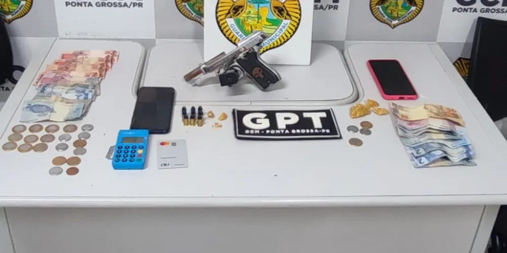 Dupla é presa na vila Borato com drogas e arma de fogo