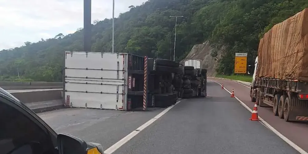 Duas das três faixas foram bloqueadas
