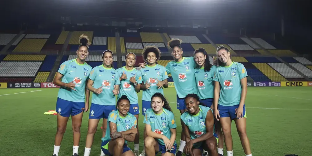 Das 26 convocadas, 12 participaram da histórica campanha em Paris