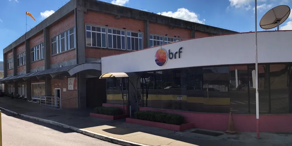 A BRF, de Carambeí, está realizando um processo seletivo para o cargo de operador de produção e higienização