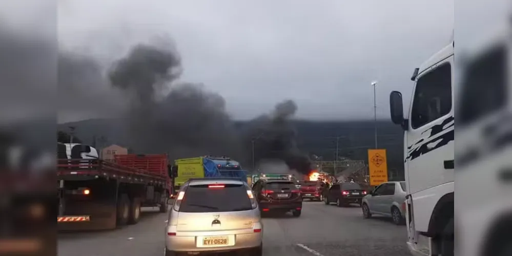 Briga generalizada entre as torcidas organizadas do Cruzeiro e do Palmeiras ocorreu na Rodovia Fernão Dias