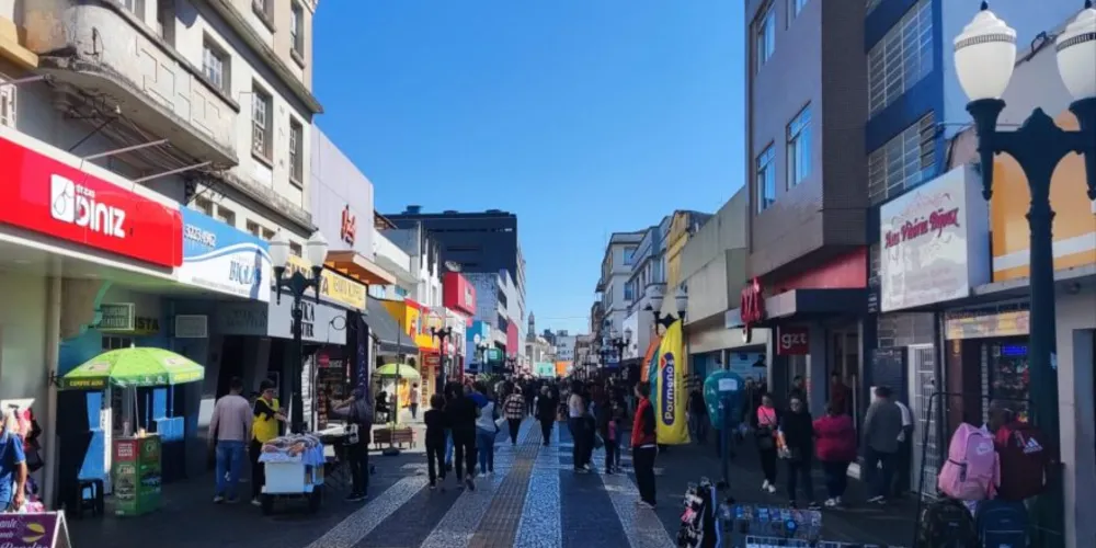 Imagem ilustrativa da imagem Lojistas podem abrir de maneira facultativa no feriado