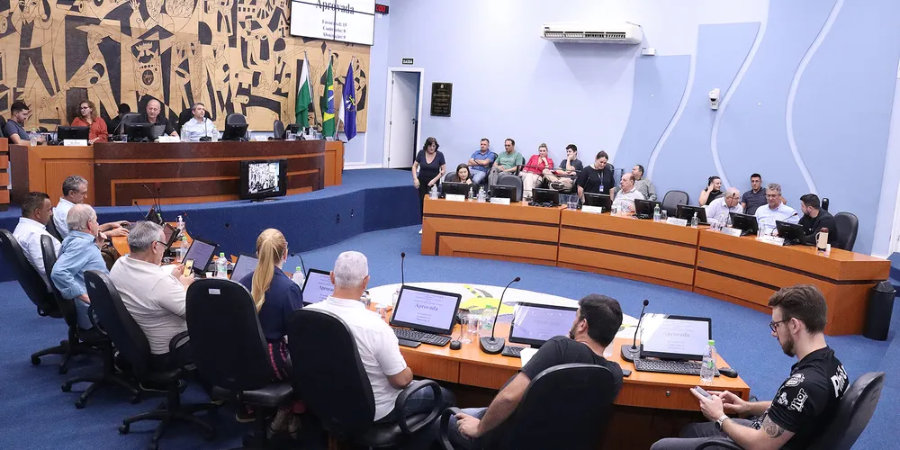 Vereadores debateram regime de urgência do projeto, nesta quarta-feira (13)