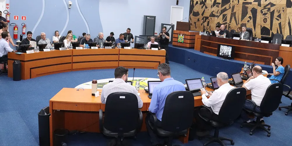 Dos 19 vereadores do parlamento de Ponta Grossa, foram 11 que assinam o projeto