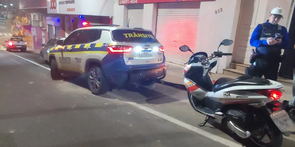 Adolescente é flagrado conduzindo motocicleta no Centro de Ponta Grossa