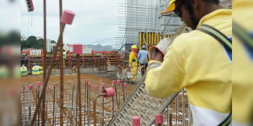 Hoje, a jornada de trabalho não pode ser superior a oito horas diárias e 44 horas semanais