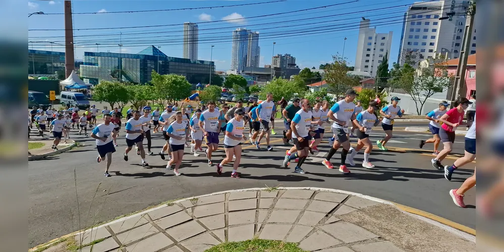 A Corrida Verão Sul, realizada na manhã do último domingo (24), reuniu atletas e entusiastas do esporte em Ponta Grossa