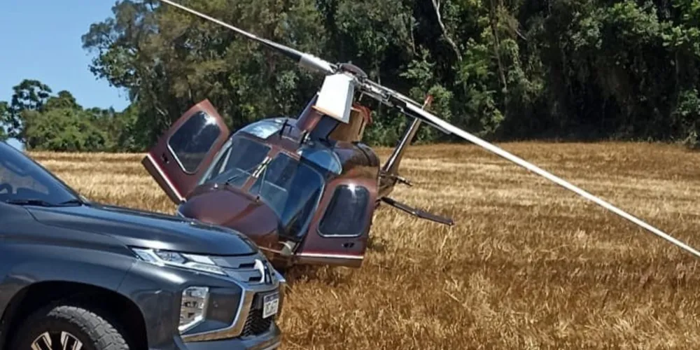 Aeronave foi avistada por populares que passavam pelo local