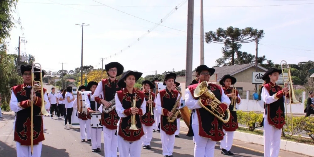 Serão crianças, jovens e adultos de 26 instituições desfilando