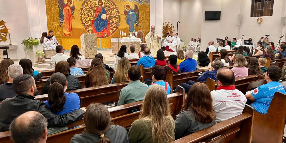 O bispo Dom Bruno Elizeu Versari aproveitou a celebração para conhecer a comunidade