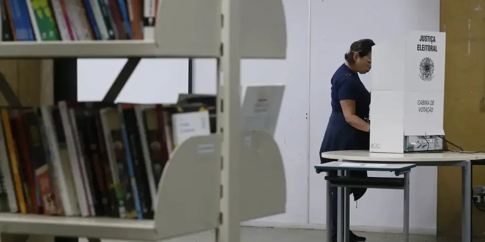 Imagem ilustrativa da imagem Domingo de eleições: três candidatos são conduzidos a delegacias