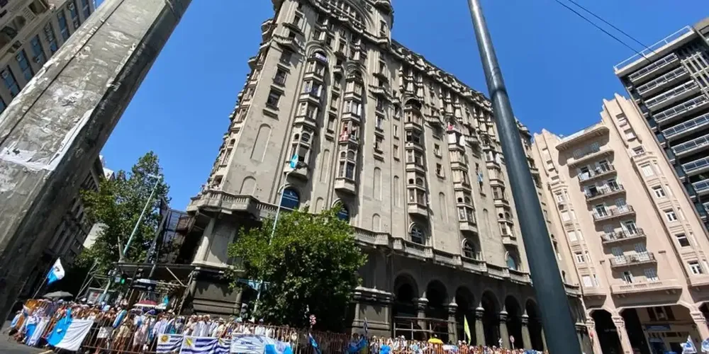 Imagem ilustrativa da imagem Mais de 2,72 milhões de uruguaios escolhem novo presidente hoje