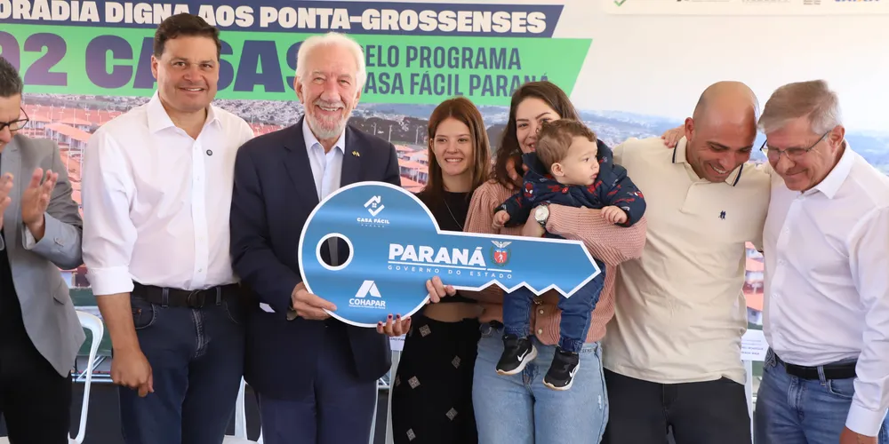 O governador em exercício Darci Piana inaugurou neste sábado (05) o Condomínio Tulipa Residencial, no bairro Neves, em Ponta Gross