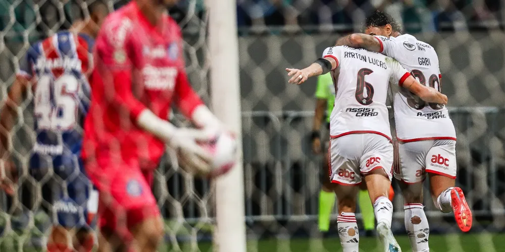 Flamengo enfrentou o Bahia pela 29ª rodada do Campeonato Brasileiro e venceu por 2 a 0