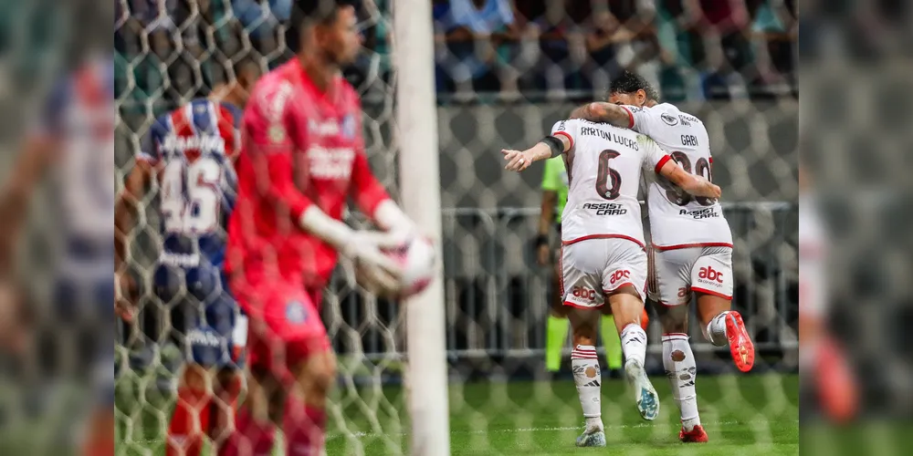 Flamengo enfrentou o Bahia pela 29ª rodada do Campeonato Brasileiro e venceu por 2 a 0