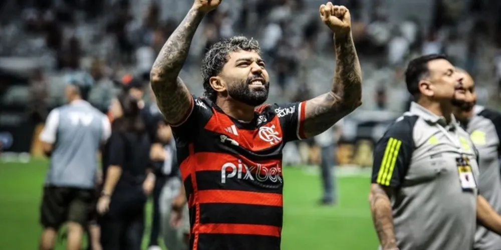 Gabigol foi campeão com o Flamengo neste domingo (10)