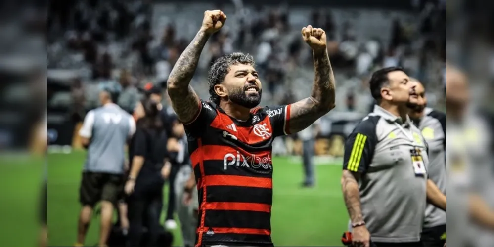 Gabigol foi campeão com o Flamengo neste domingo (10)