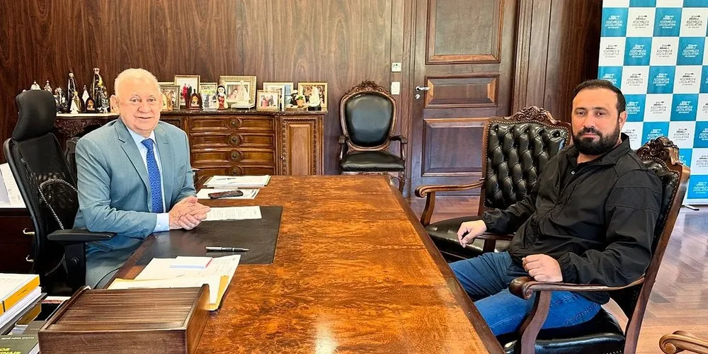 O deputado estadual, Ademar Traiano (PSD), e o prefeito de Piraí do Sul, Henrique Carneiro (PL), realizaram uma reunião na Alep