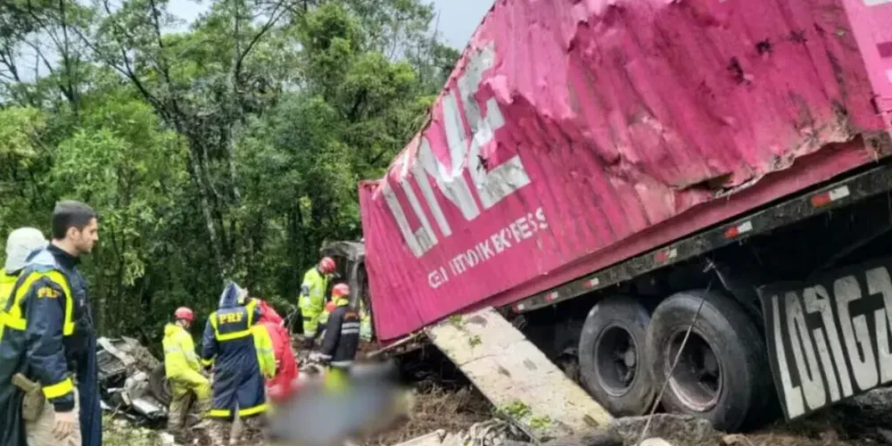 A Força Aérea Brasileira (FAB) ficou responsável pelo transporte das urnas funerárias das vítimas do acidente