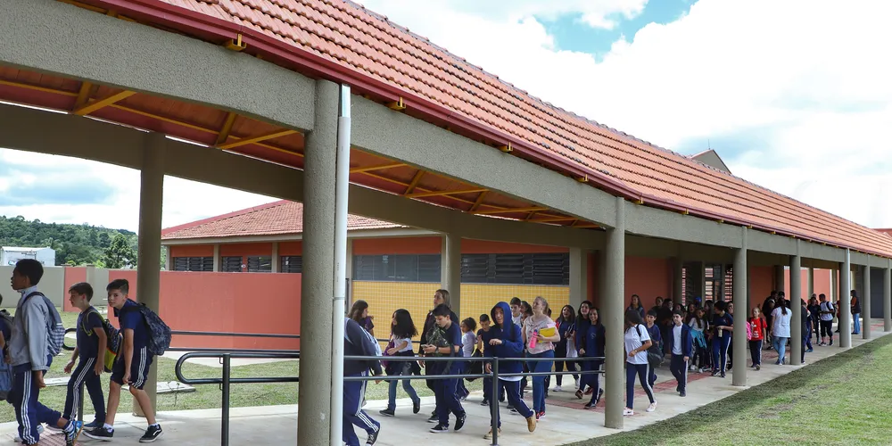 Governador Carlos Massa Ratinho Junior entrega a nova sede do Colégio Estadual Bandeirantes, em Campina Grande do Sul e libera recursos para pavimentação de ruas  da cidade  -  Campina Grande do Sul, 13/02/2020  -  Foto: José Fernando Ogura/AEN