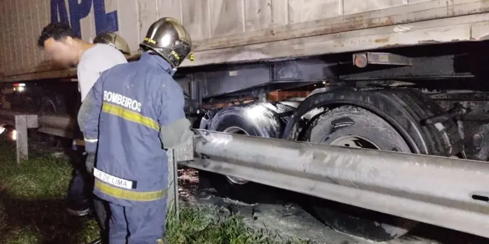 Após a chegada do Corpo de Bombeiros, foi feito o rescaldo do incêndio