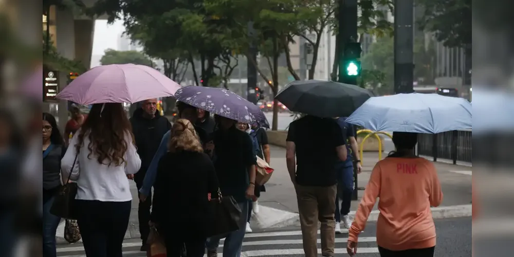 Inmet emite alerta de tempestade para sete estados nesta terça (03) e quarta-feira (04)