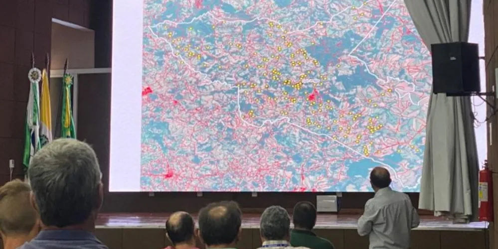 Evento teve a presença do palestrante Herlon Goelzer de Almeida, do Instituto de Desenvolvimento Rural do Paraná (IDR-PR)