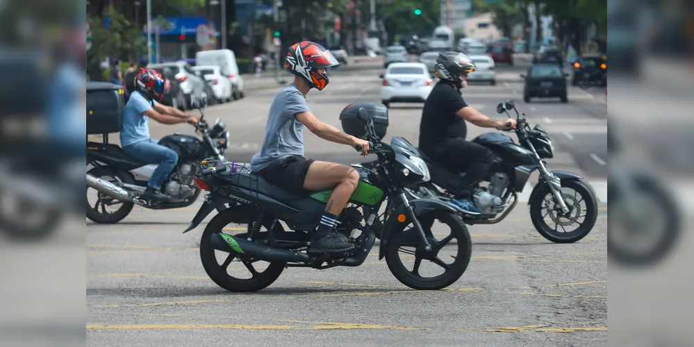 Além das motos de até 170 cilindradas, o projeto de lei também deixa de cobrar o imposto de ônibus, micro-ônibus e caminhões movidos exclusivamente a gás natural