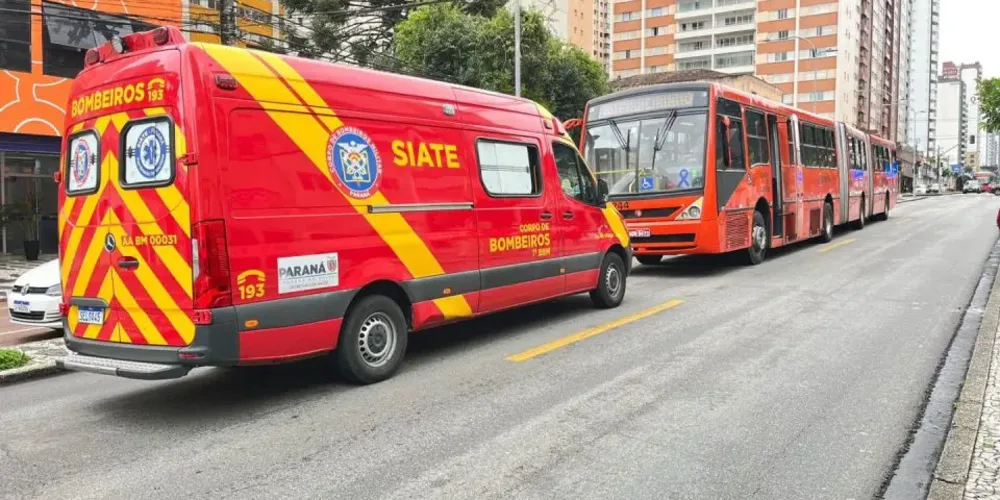 A jovem admitiu que entrou na frente do ônibus e que quase não passa pelo local