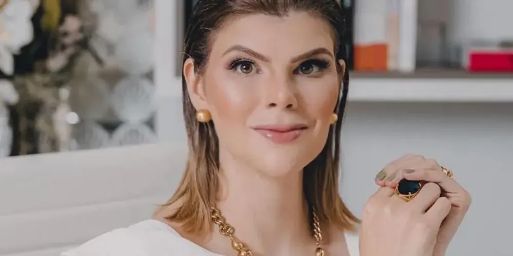 A médica Carolina Fernandes Biscaia Carminatti, acusada de fornecer falsos diagnósticos de câncer a pacientes no Paraná