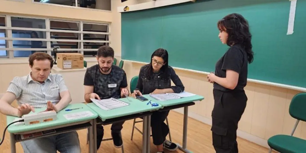 Locais de votação em Ponta Grossa estão movimentados desde às 8h da manhã