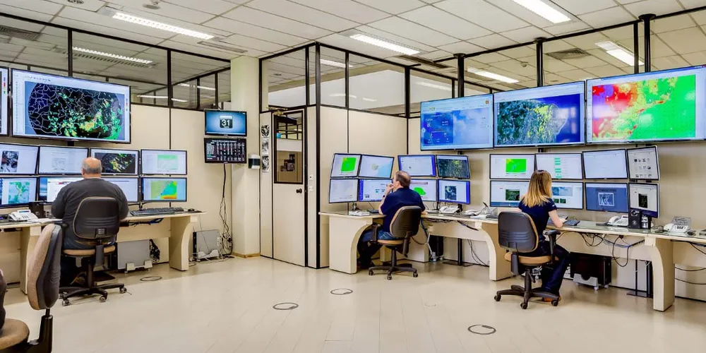 Projetos envolvem ações como a coleta de dados, mapeamentos precisos e aprimoramento de sistemas de alertas