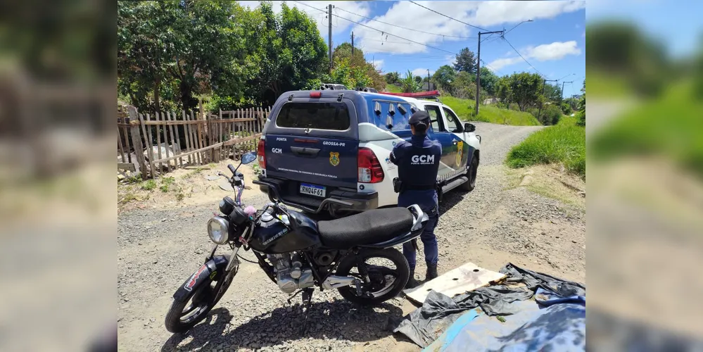 Equipe realizava patrulhamento quando visualizou um homem na motocicleta, em Uvaranas