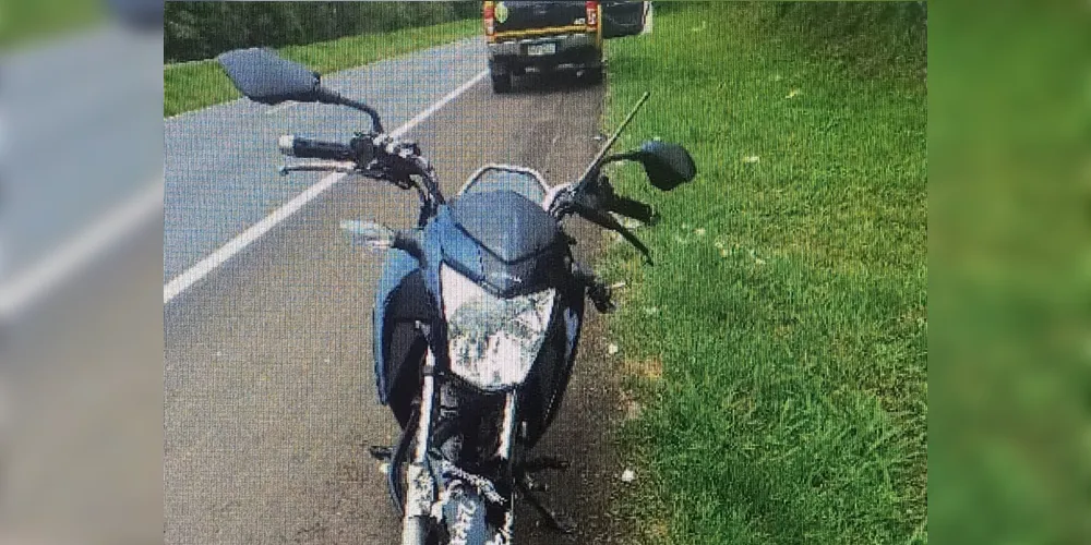 Jovens ficaram feridos após caírem da motocicleta nessa quarta-feira (23), na PR-151