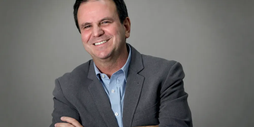 Eduardo Paes é bacharel em Direito e já possui uma longa trajetória política