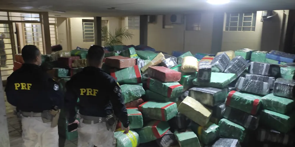 PRF apreende mais de 14 toneladas de maconha na divisa Paraná-São Paulo
