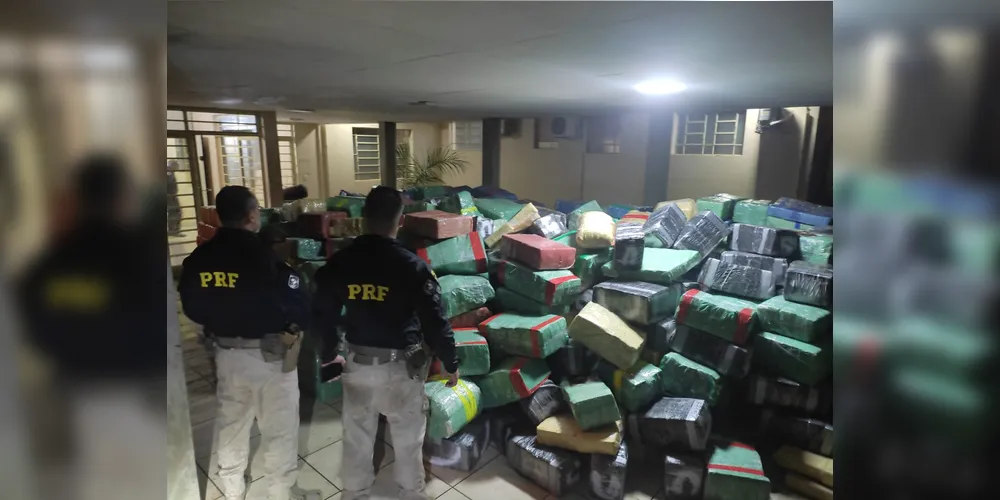 PRF apreende mais de 14 toneladas de maconha na divisa Paraná-São Paulo