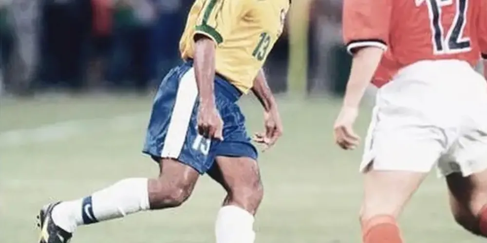 Encerrou sua carreira profissional em 2005, jogando pelo Noroeste, em Bauru (SP)