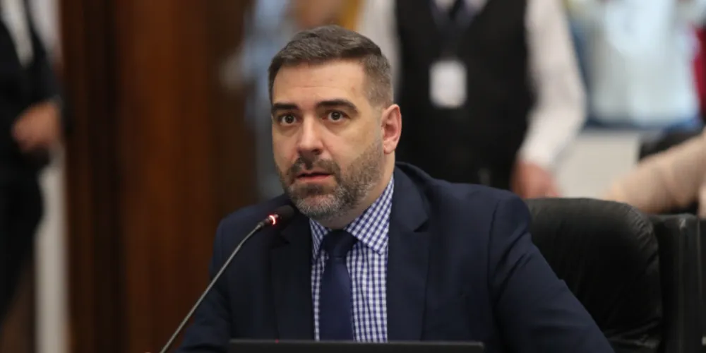 “A via é uma demanda antiga dos moradores aqui da região. E o pedido do nome veio durante as minhas muitas conversas com empresários, lideranças e a população da cidade", explica o parlamentar