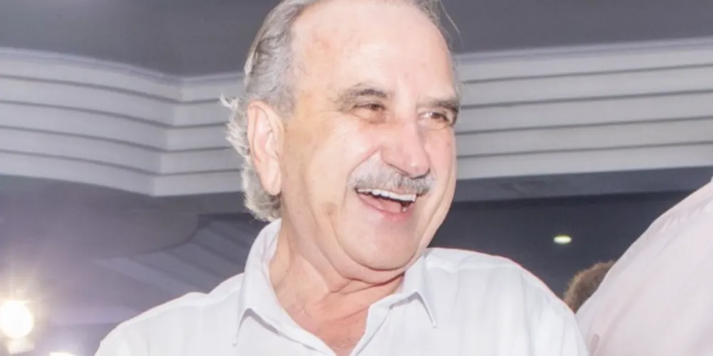 Silva é empresário, tem 73 anos e é o atual vice-prefeito de Cascavel