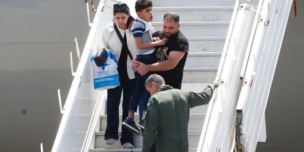 Sexto voo de repatriação do Líbano chega com 212 passageiros