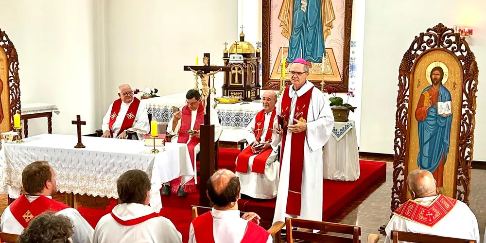 Dom Bruno ficou o tempo todo junto aos padres