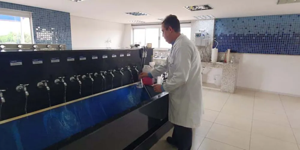 Sanepar intensifica aplicação de produtos para tratar água do Tibagi