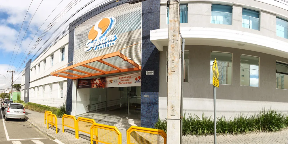 Alunos que estudaram no Colégio Sepam além de reencontrar grandes amigos