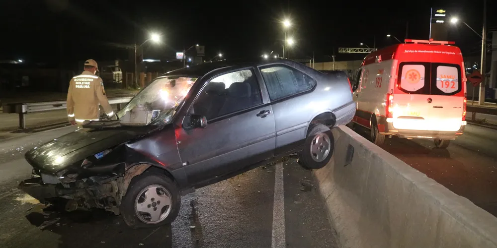 Colisão aconteceu na avenida Souza Naves, em Ponta Grossa