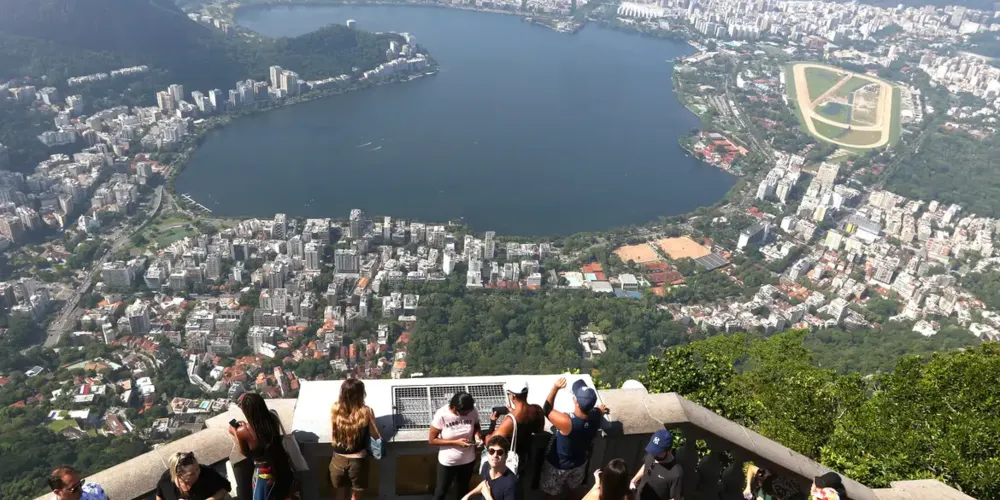 Em agosto, 417,9 mil viajantes internacionais estiveram em cidades brasileiras