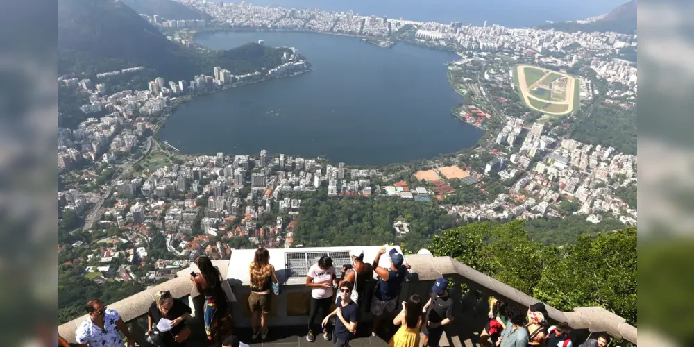 Em agosto, 417,9 mil viajantes internacionais estiveram em cidades brasileiras