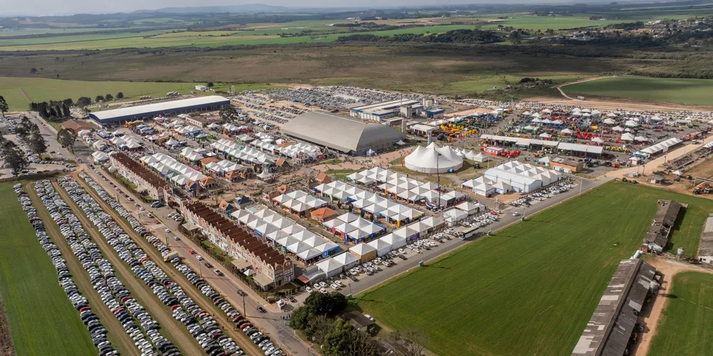 Hoje o espaço já conta com 30 empresas fixas que apresentam suas soluções para os produtores de leite e é palco do Agroleite