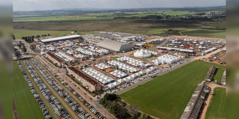 Hoje o espaço já conta com 30 empresas fixas que apresentam suas soluções para os produtores de leite e é palco do Agroleite