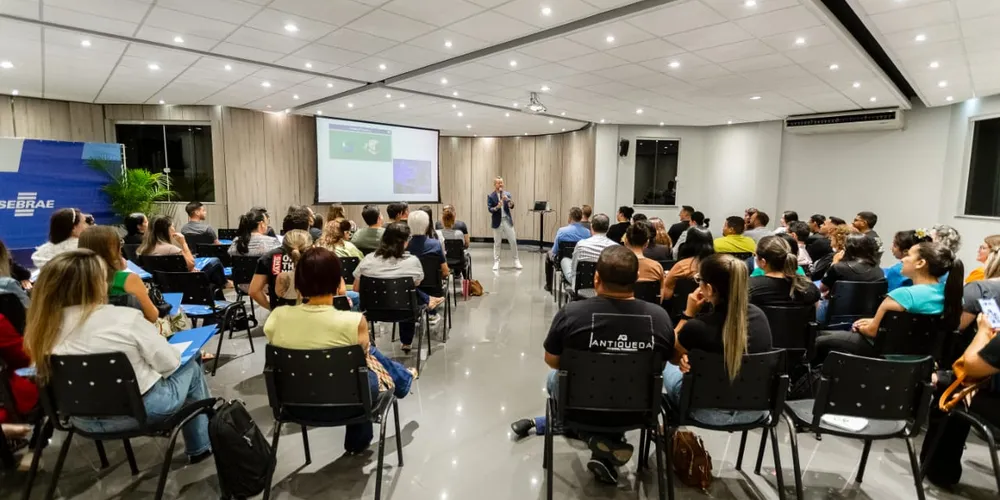 A palestra com o consultor internacional Cristiano Machado mostrou como a era digital está moldando as relações de trabalho